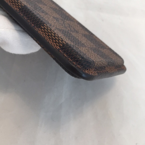 LOUIS Vuitton Phone Case - Picture 4 of 8